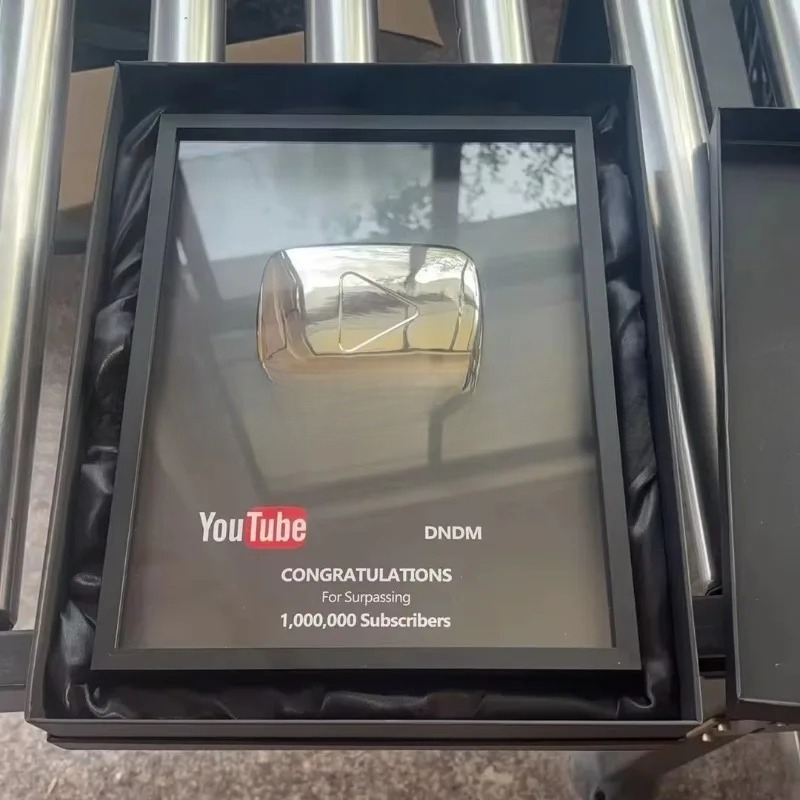 Esports Gaming Trophy - YouTube и Bilibili Game Button Logo