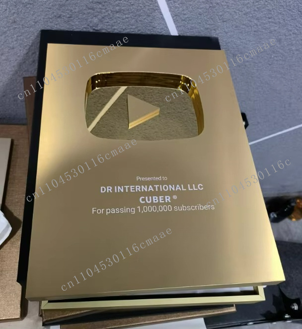 Призы с кнопкой «Плей», алюмин – обзор и цена Esports Gaming Trophy